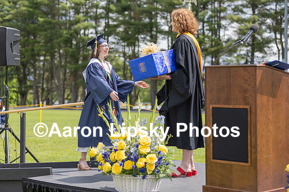 Faculty member Carol Young handed out the faculty award-8915